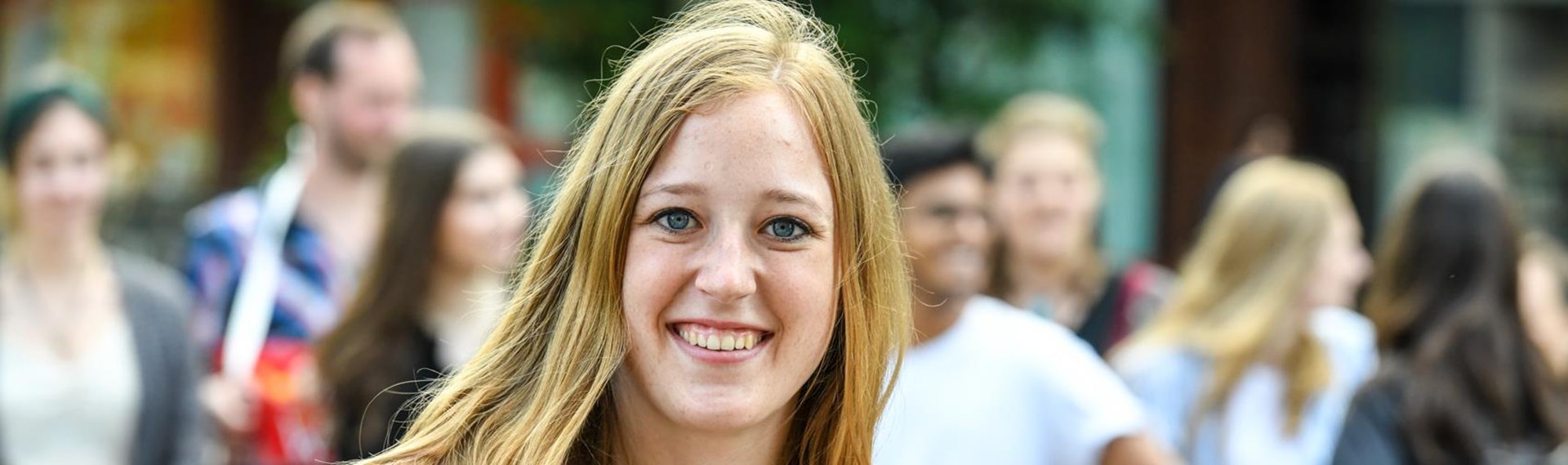 Eine junge Frau im Portrait