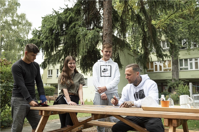 Besuch von Rapper Kontra K im Kinder- und Jugendhaus vom guten Hirten_5