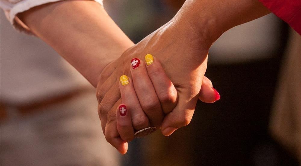 Hände die sich halten