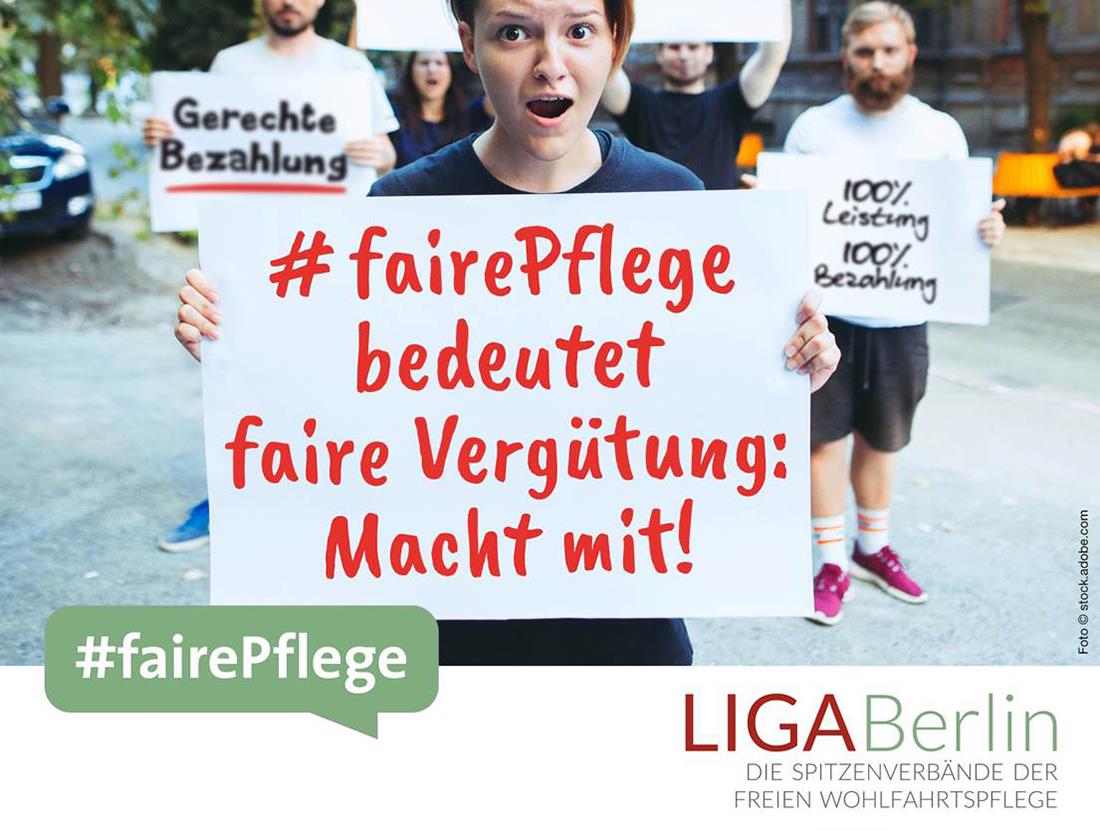 Frau protestiert  mit Plakat