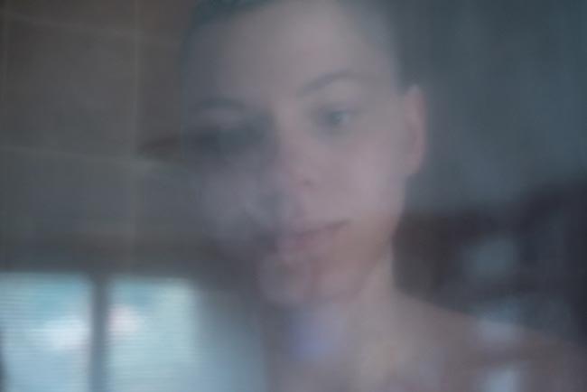 junge Frau sehr verschwommen