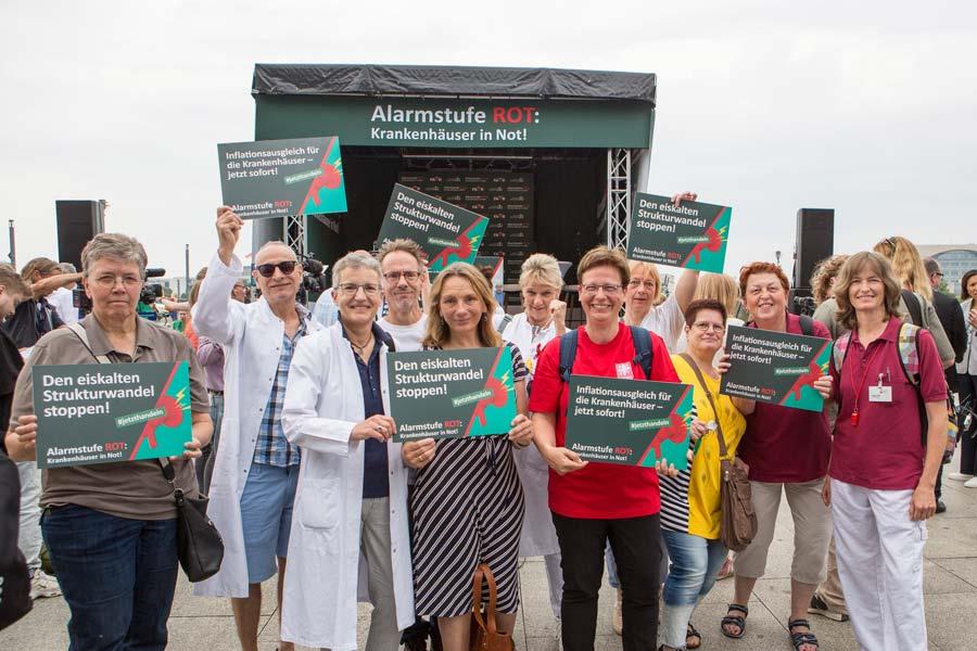 Kolleginnen und Kollegen aus den Kliniken