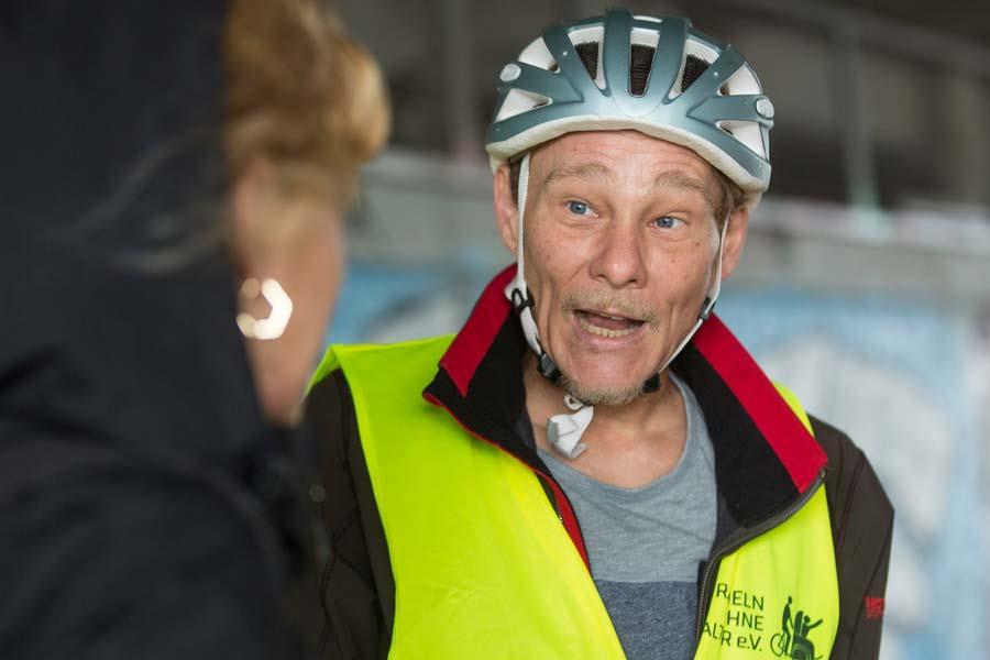Ingo Scholtysek mit Fahrradhelm