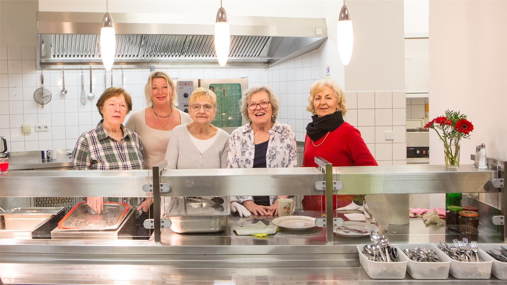 Ein Teil des ehrenamtlichen Teams in der Gruppe fotografiert