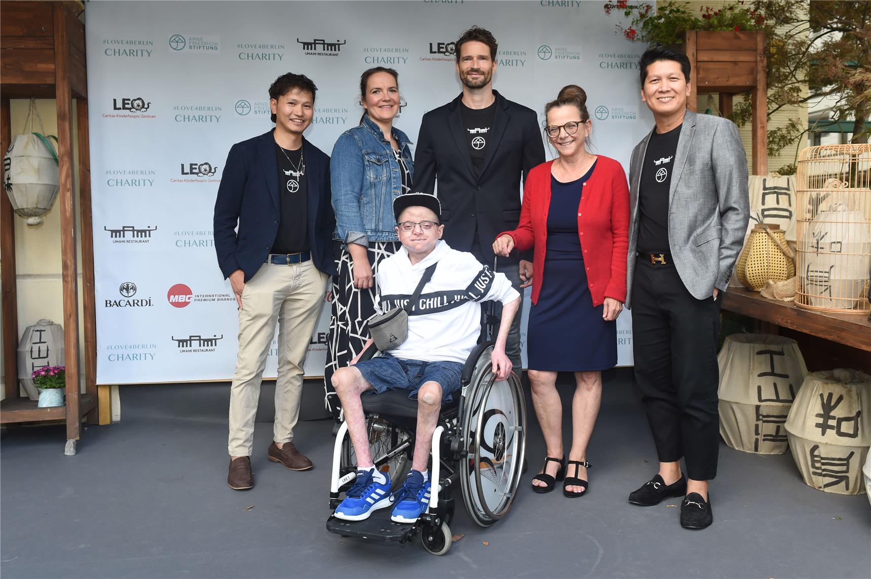 Gruppenbild: Anhtuyen Pham, Sonja Kogelheide, Arne Friedrich, Beate Danlowski, Nguyen Hong Phuc und Luca