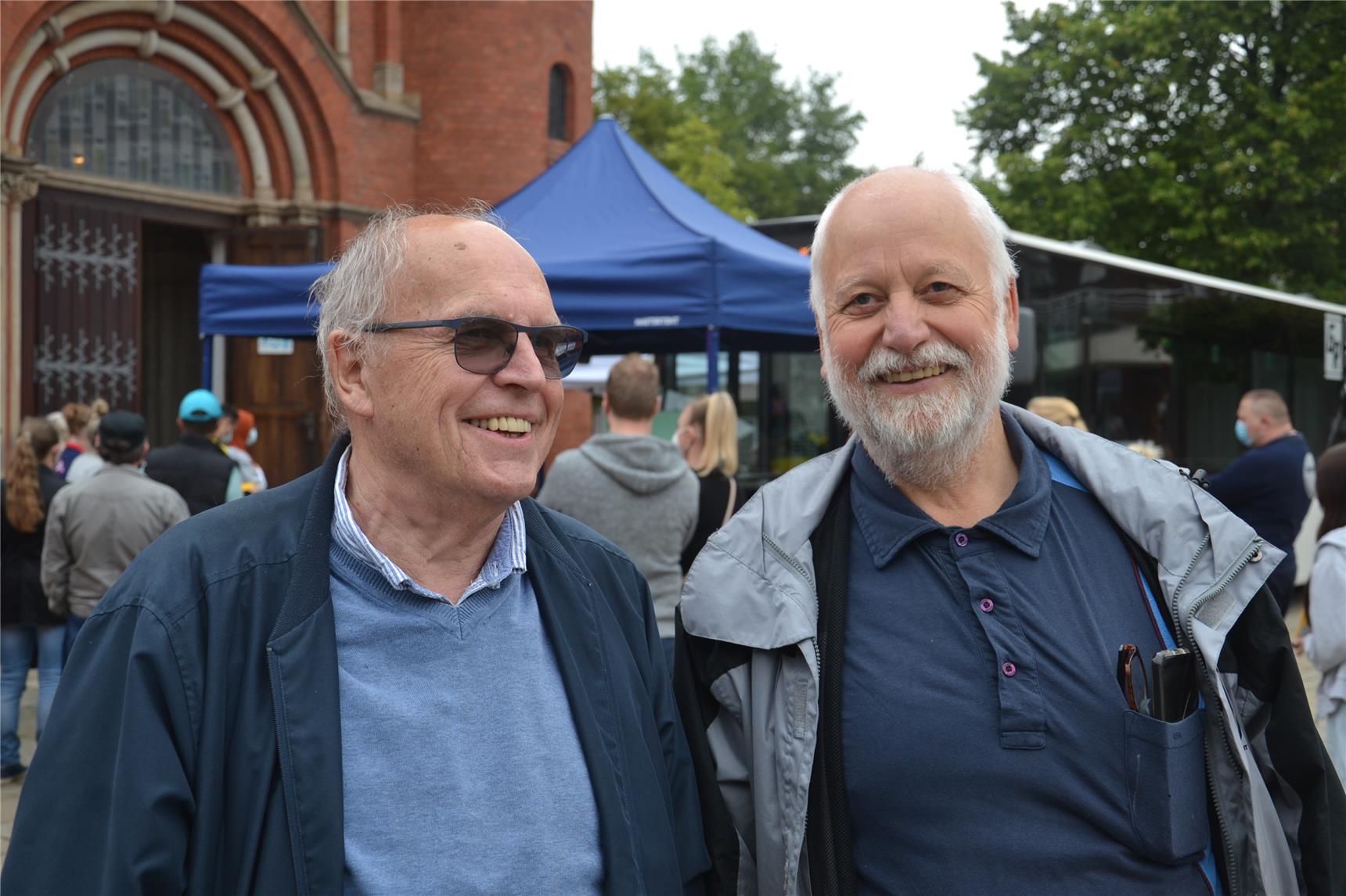 Hubert Lillemeier (links) und Friedhelm Lülsdorf engagieren sich in Witten ehrenamtlich als so genannte Nachbarschaftshelfer. 