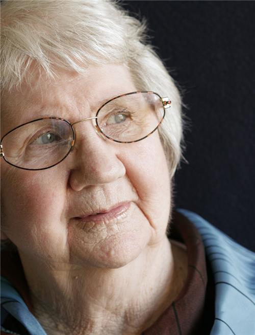 Ältere Frau im Porträt